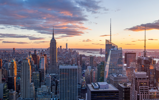 Beinleiðis til New York í august 2023<br><div style='font-weight: 500; margin-top: 5px;'>Les meira</div>