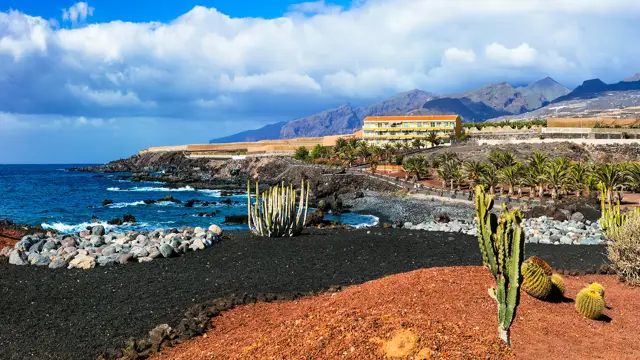 Playa San Juan – til tín, sum leitar eftir friði