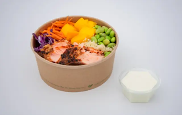 Salatskál við bakaðum laksi