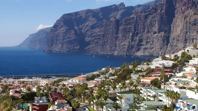 Los Gigantes – klettar, havn og róligari dagar